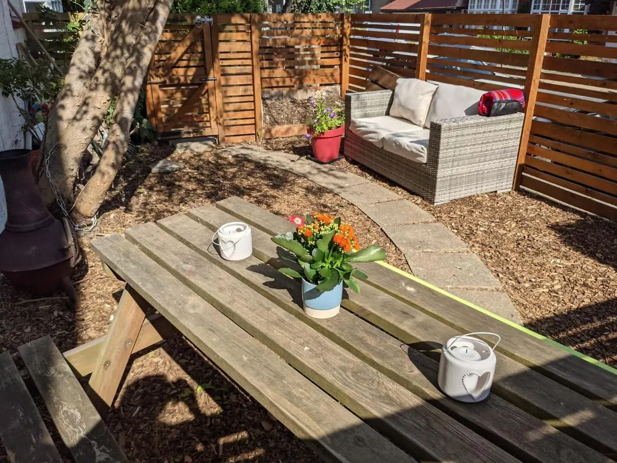 *Unique Brighton Apartment & Garden, Near Beach* בריטניה