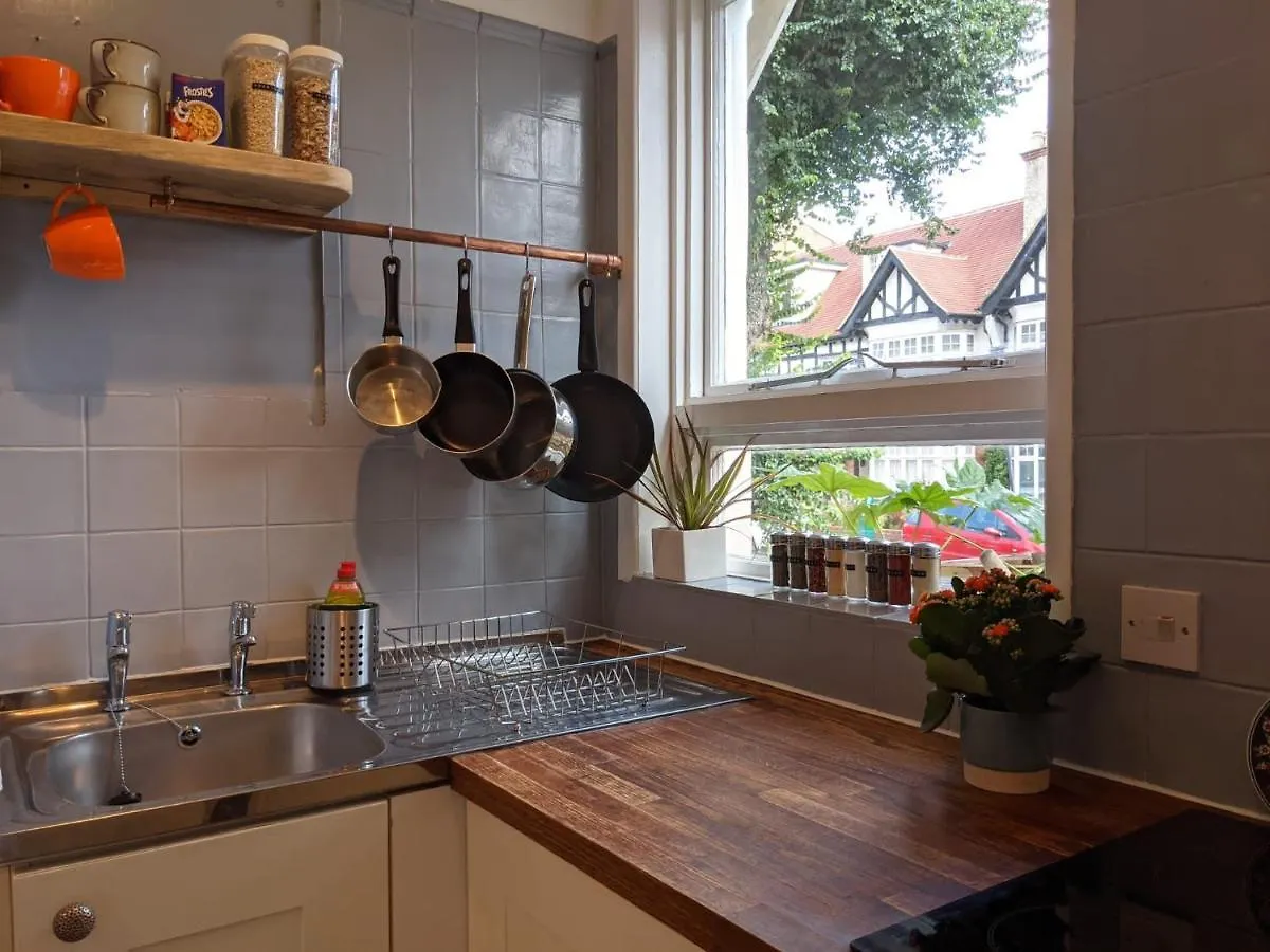 *Unique Brighton Apartment & Garden, Near Beach* בריטניה