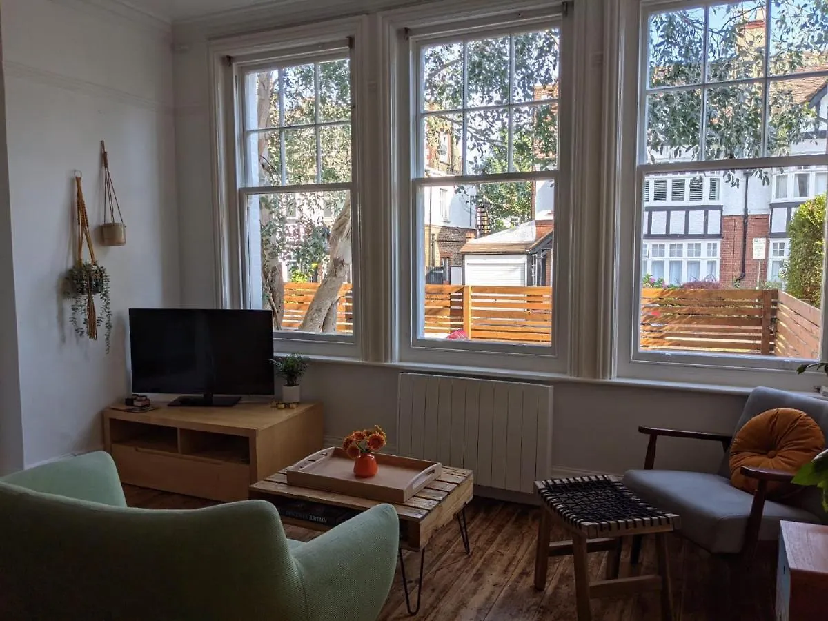 *Unique Brighton Apartment & Garden, Near Beach* בריטניה